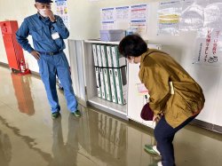 避難先施設（鳥取市）の確認４（備蓄品の説明：折りたたみベッド）