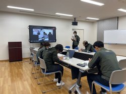 産廃検定の受験勉強をする同社の皆さん