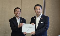 平井知事に要望書を手交