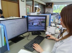 設計図面を作成中の同社スタッフ